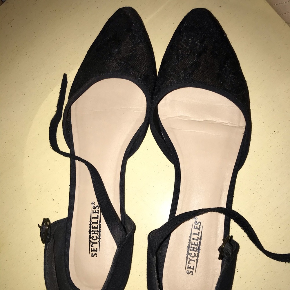 Beautiful lace black flats !